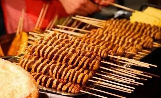 烤面筋师傅爆料视频,独家秘制烤面筋制作过程大公开