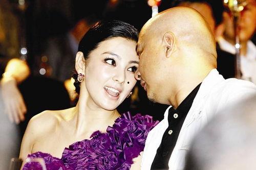 圈内爆料张雨绮和男友,与神秘男友甜蜜互动引热议