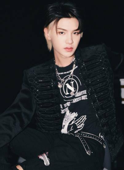 娱乐吃瓜黄明昊是谁,娱乐吃瓜界的“瓜王”揭秘